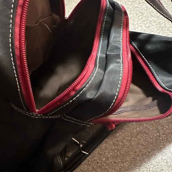 Black and red backpack - Picture 3 of 3